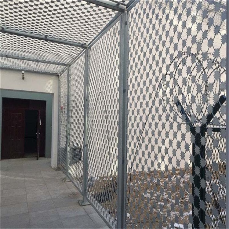 福建監(jiān)獄梅花刺片隔離網(wǎng)